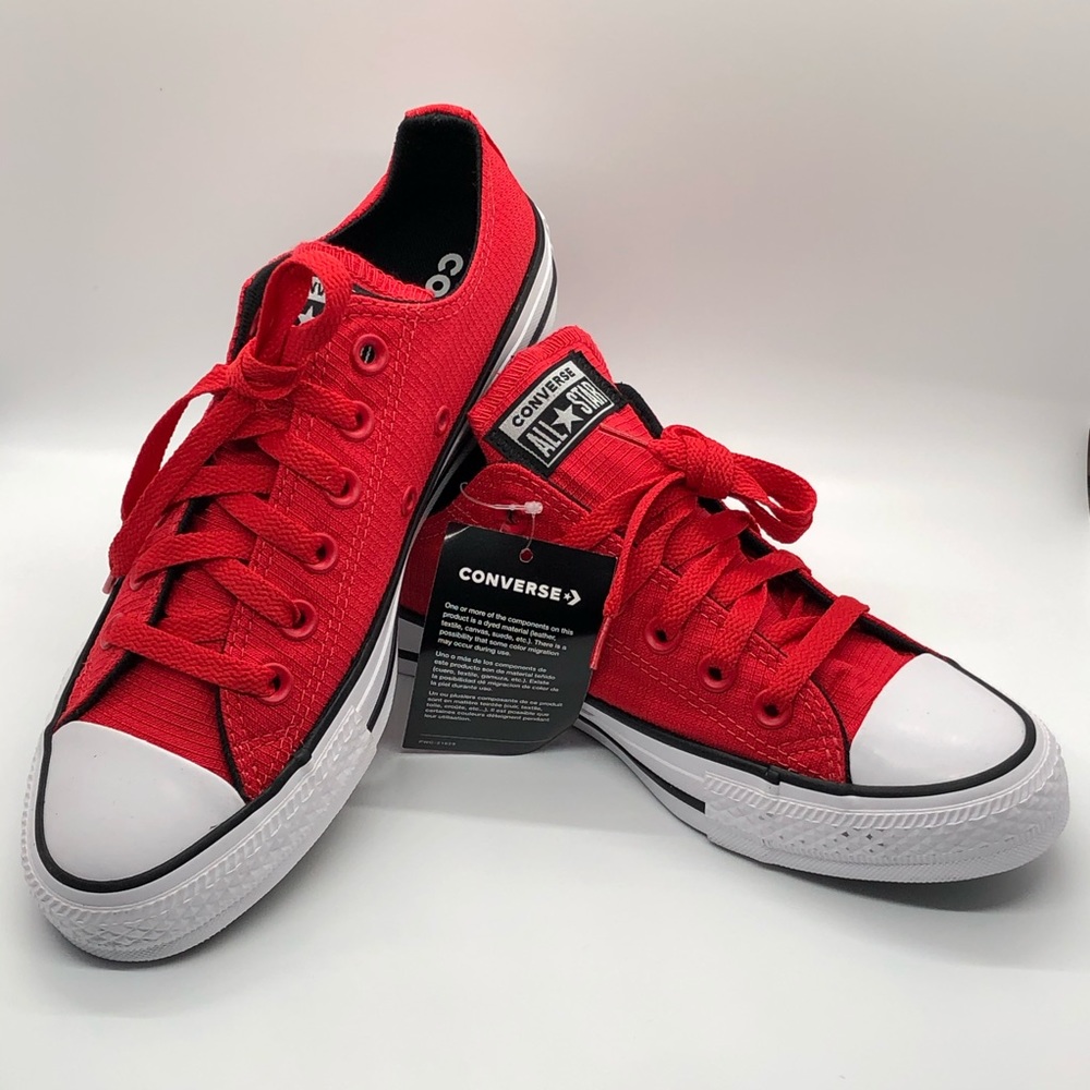 ***SOLD***NWT******Classic low-top Converse sz 7